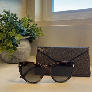 Gucci Women’s Cat Eye Sunglasses 🕶️ GG 3804/s tortoise/ gold